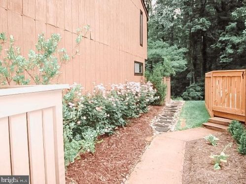 11907 Escalante Ct, Herndon VA  20191-1833 exterior