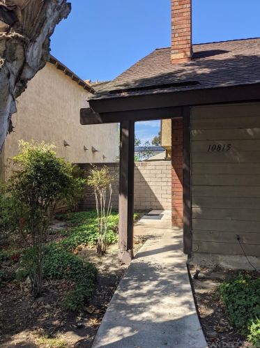 10815 Escobar Dr, San Diego, CA 92124-2033