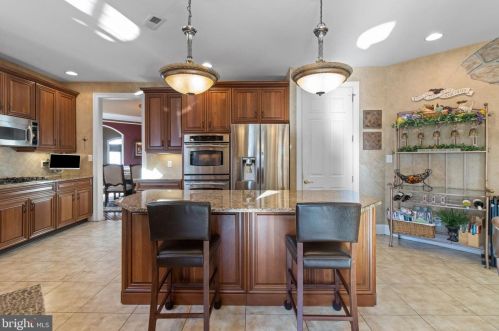 175 Edwards Dr, Southampton PA 18966-1174 exterior