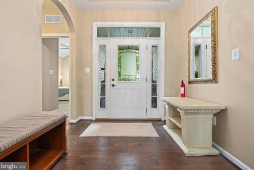 32 Black Forest Ln, Lovettsville VA  20180-8506 exterior