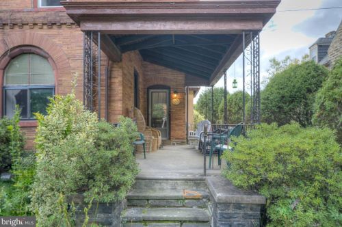 7814 Ardleigh St, Philadelphia PA 19118-4402 exterior