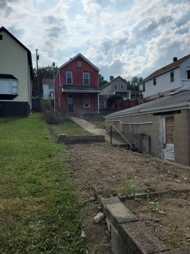 1206 Lower Meadow Ave, North Charleroi, PA 15022-2034