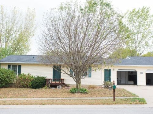 1525 North Dr, Ely, IA 52227-9581