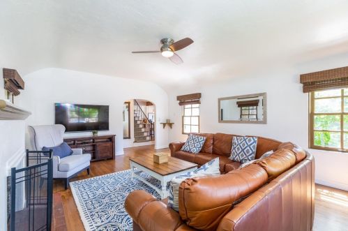 3336 Elliott St, San Diego CA 92106-1326 exterior