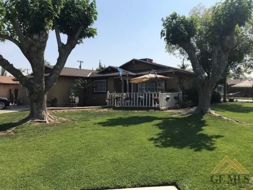 9137 Ruben St, Lamont, CA 93241-1036