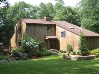 6 Kristy Dr, Bethel, CT 06801-3001