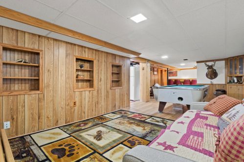 6240 Kinnickinnic Riv Pkwy, Milwaukee WI 53219-3010 exterior