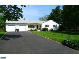 13 Winterset Dr, Trenton, NJ 08690-1115