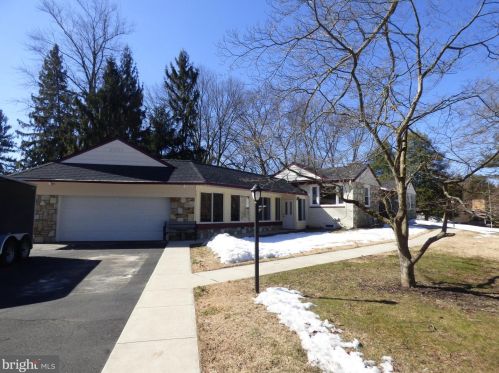 120 Laurel Rd, Southampton, PA 18966-3071