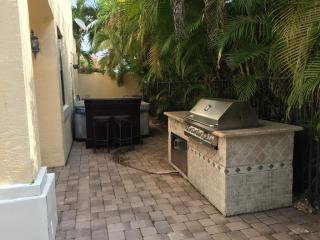 4096 Artesa Dr, Boynton Beach FL  33436-2628 exterior
