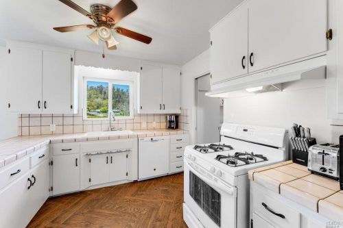 5625 Henning Rd, Sebastopol CA  95472-6332 exterior
