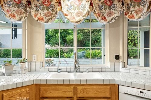 425 Winston Way, Upland CA  91786-2323 exterior