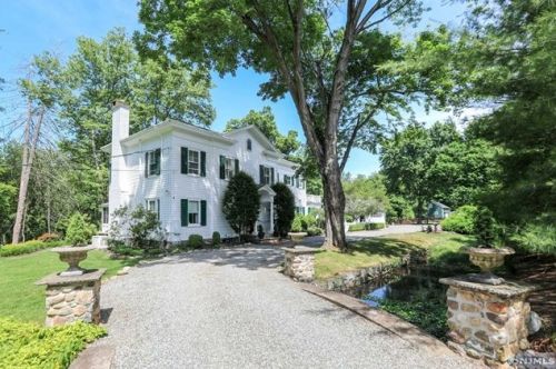 31 Long Hill Rd, Oakland, NJ 07436-2501