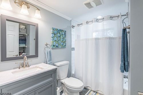 45 Longview Trl, Parsippany NJ  07834-2039 exterior
