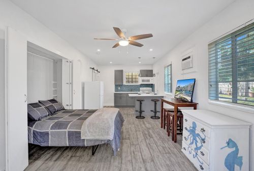 302 1st Ave, Delray Beach FL  33444-3804 exterior