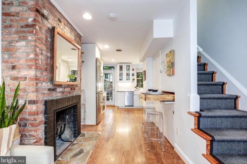 1 Gessford Ct, Washington DC 20003-1407 exterior