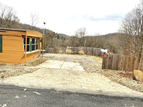 230 Mosaic Blvd, New Kensington, PA 15068-1740