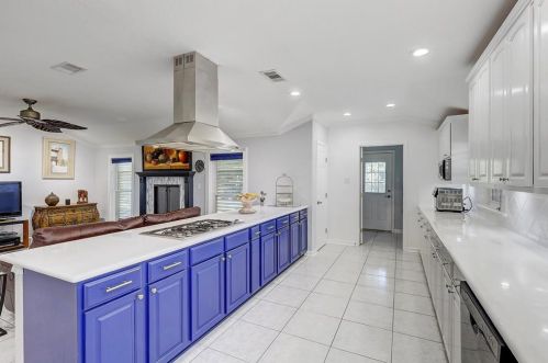 2801 Dominique Dr, Galveston TX 77551-1570 exterior