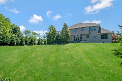 39 Jacobs Ln, Scotch Plains NJ  07076-4707 exterior