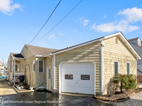 37 Halsey Dr, Bricktown, NJ 08723-7510