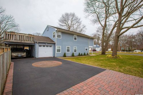 1093 Oakneck Rd, Bayshore, NY 11706-6129