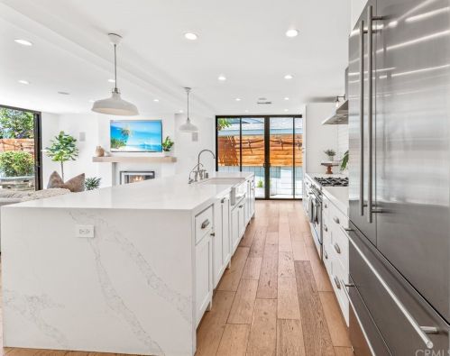 117 Harvard Ln, Seal Beach CA  90740-2508 exterior