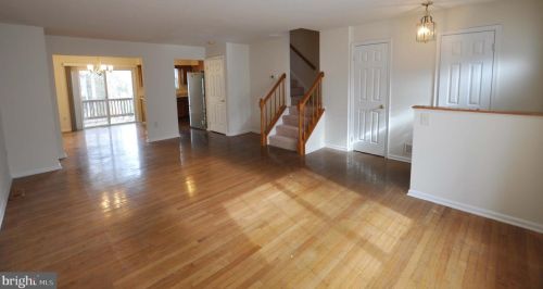 7334 Rhondda Dr, Lorton VA  22079-1544 exterior