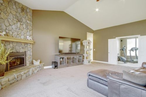 5890 Yuste Ln, Hollister CA  95023-9538 exterior