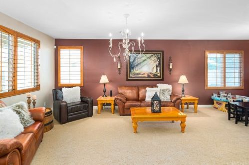 42240 Ridge View Dr, Lancaster CA 93536-7382 exterior