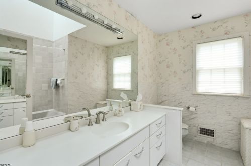 489 Fairmount Ave, Chatham Township NJ  07928-1370 exterior