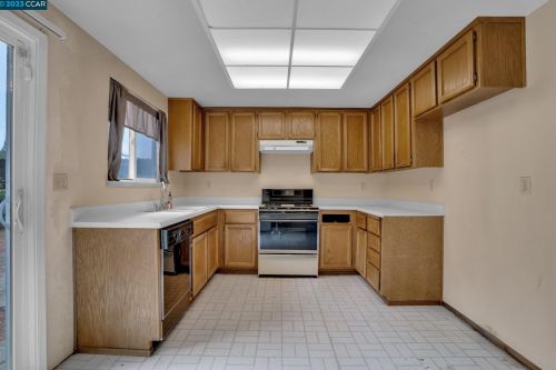 486 Skyharbour Ln, West Pittsburg, CA 94565-6715