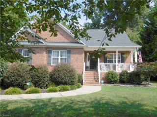 914 Angela Run Dr, Kernersville, NC 27284-2383