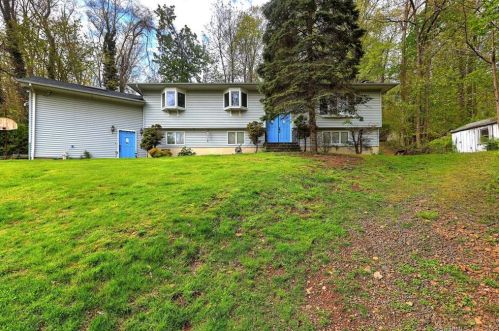 76 Woodland Dr, Northford, CT 06472-1206
