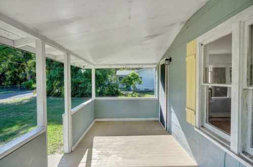 1107 Arizona Ave, Deland, FL 32724-3704