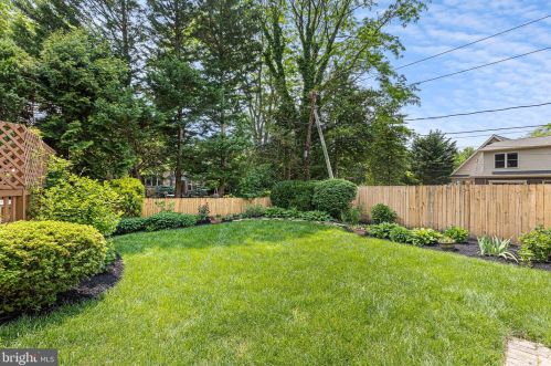 302 Hawthorne Dr, Wilmington DE  19802-1214 exterior