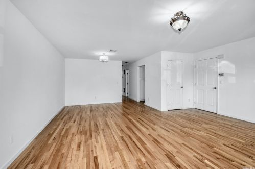 7 Georgia St, Elwood NY  11731-2230 exterior