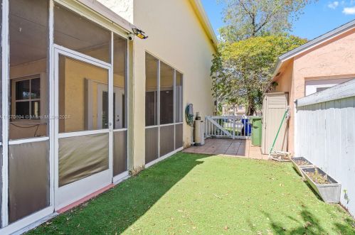 11728 12th St, Hollywood FL  33026-3841 exterior