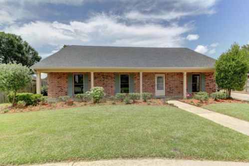 112 Great Plains Dr, Lafayette, LA 70506-6740