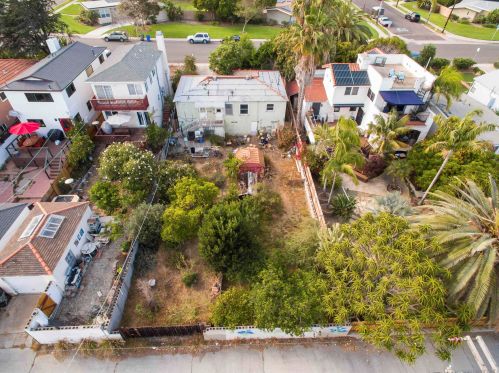 2219 Emerald St, San Diego, CA 92109-3746