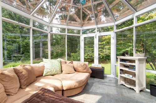 182 Miller Place Rd, Miller Place NY  11764-2804 exterior