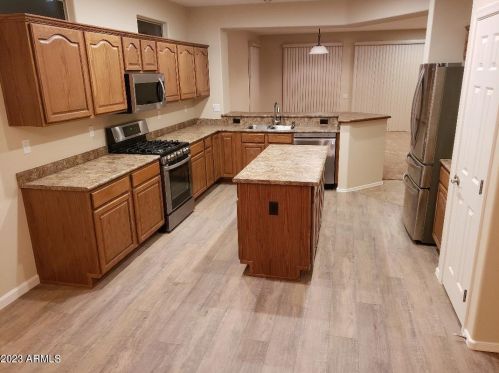 20800 Barberry Ln, Sun City, AZ 85387-2773