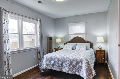 3143 Annandale Rd, Falls Church VA  22042-4243 exterior