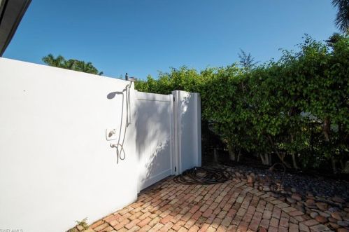80 Cypress Point Dr, Naples FL  34105-6311 exterior