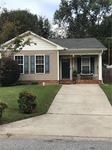 1805 Larkin St, Greensboro, NC 27406-3146