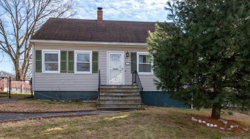 185 Moffitt St, Bridgeport, CT 06606-3945