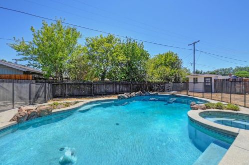 855 B St, Liberty Farms CA  95620-3311 exterior