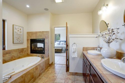 2387 Los Olivos Rd, Santa Rosa CA 95404-2015 exterior