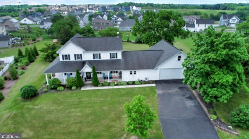102 Allegheny Ln, Carlisle PA  17013-9103 exterior