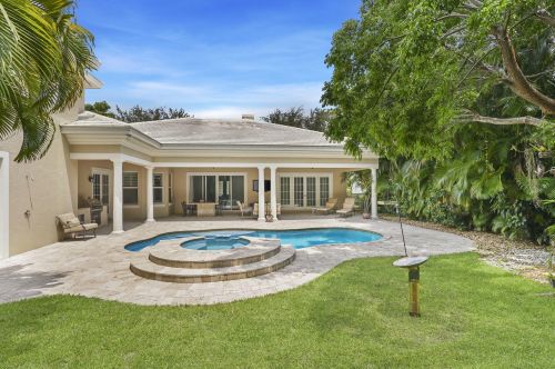 3306 Greenway Dr, Jupiter, FL 33458-8727