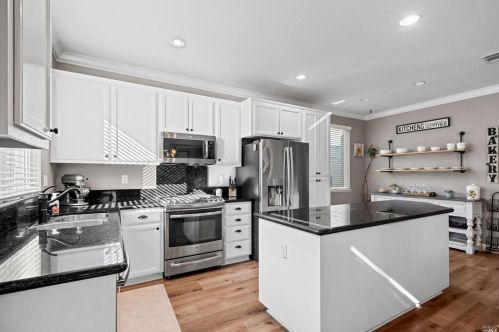 7018 Westminster Ct, Vacaville CA  95687-8254 exterior